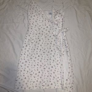 hollister floral tie dress
